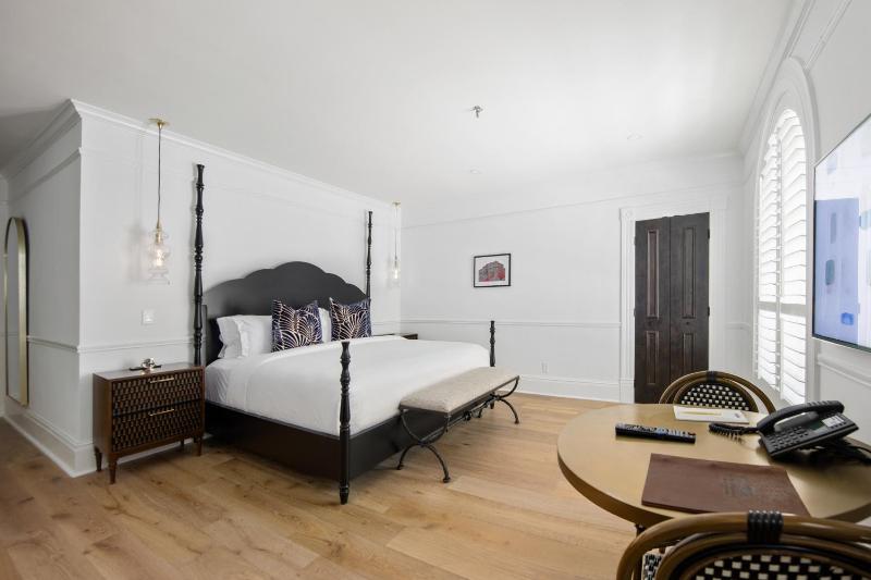 Fairmount Hotel - image 18
