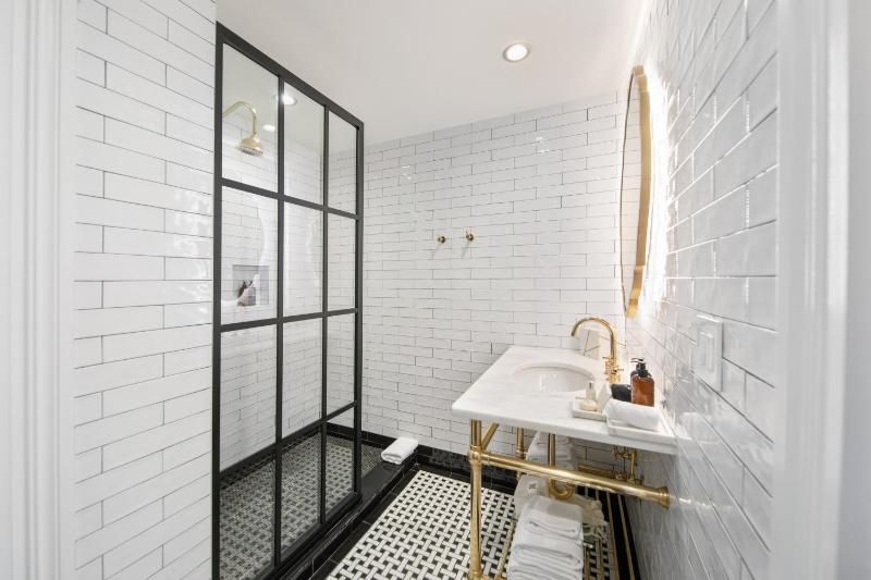 Fairmount Hotel - image 19