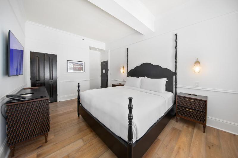 Fairmount Hotel - image 23