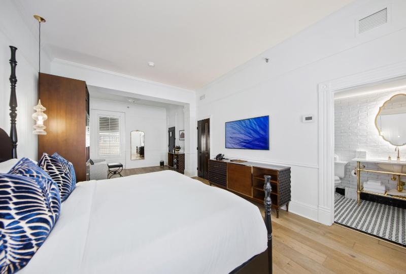 Fairmount Hotel - image 7