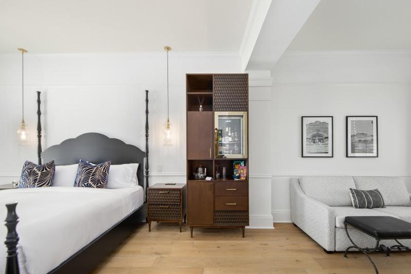 Fairmount Hotel - image 40