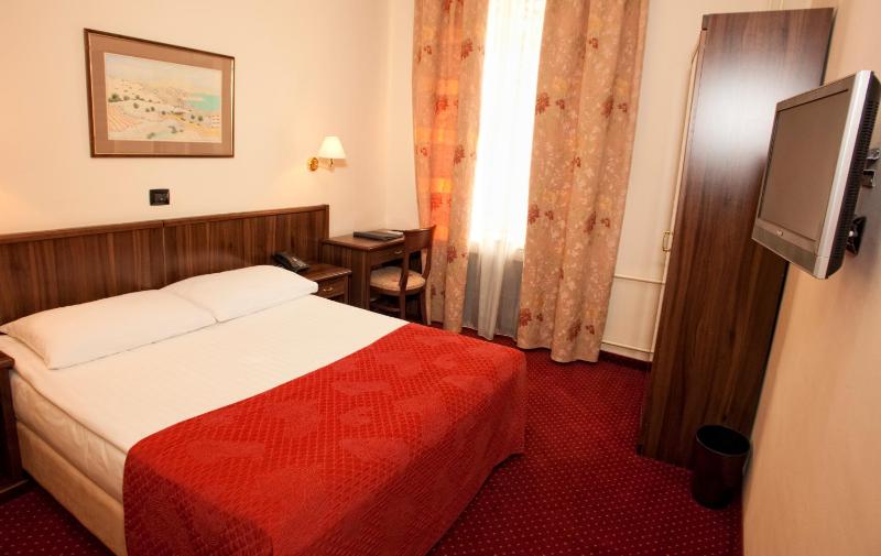 Standard Double Room image 4