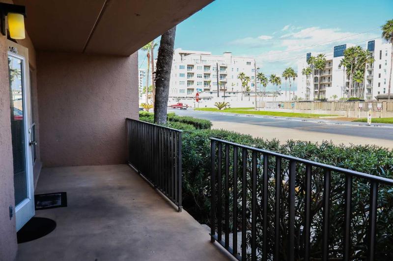 Beachview 105 Condominium Condo - image 4