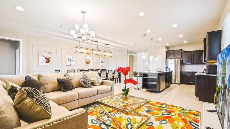 2301LD WAW Family Stunning Lakeview Home with Frozen & Star Wars Decor - image 9