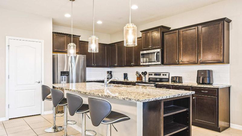 2301LD WAW Family Stunning Lakeview Home with Frozen & Star Wars Decor - image 38