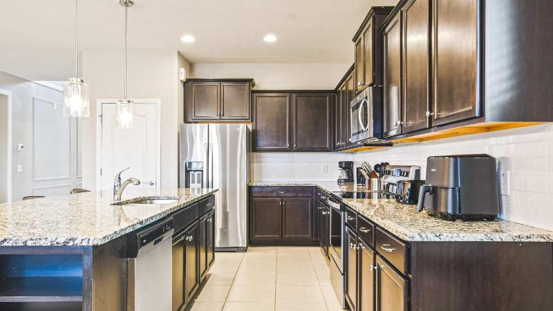 2301LD WAW Family Stunning Lakeview Home with Frozen & Star Wars Decor - image 44