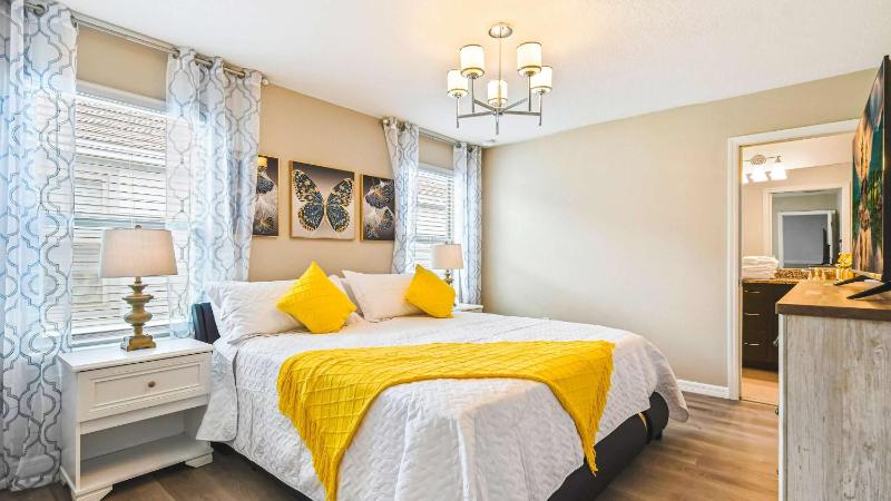 2301LD WAW Family Stunning Lakeview Home with Frozen & Star Wars Decor - image 50
