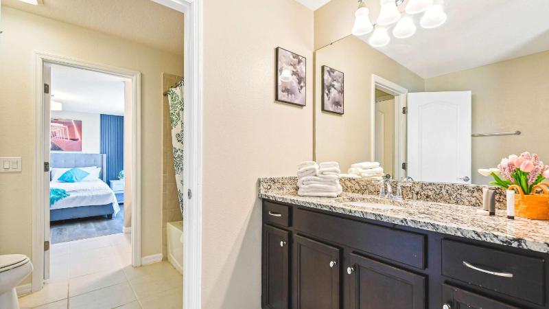 2301LD WAW Family Stunning Lakeview Home with Frozen & Star Wars Decor - image 31