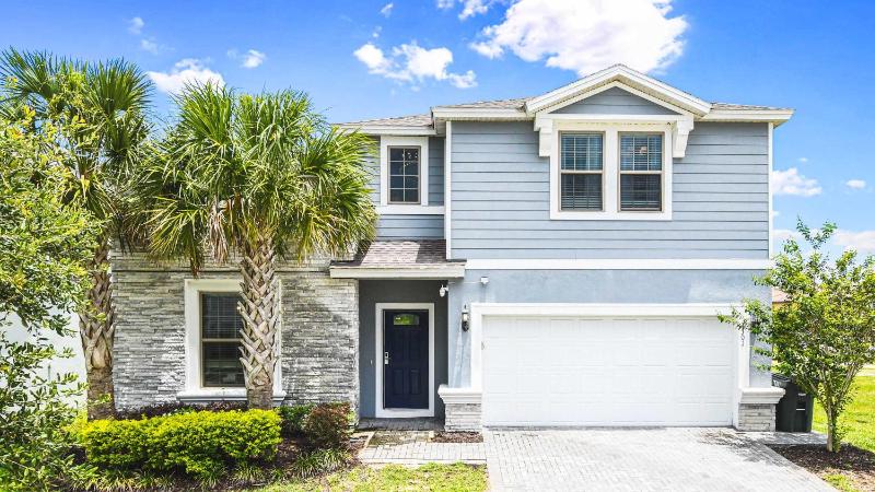 2301LD WAW Family Stunning Lakeview Home with Frozen & Star Wars Decor - image 26