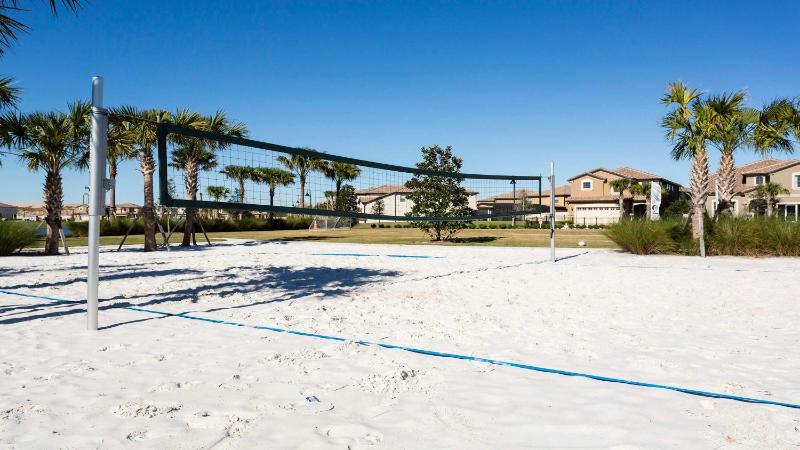 2301LD WAW Family Stunning Lakeview Home with Frozen & Star Wars Decor - image 28