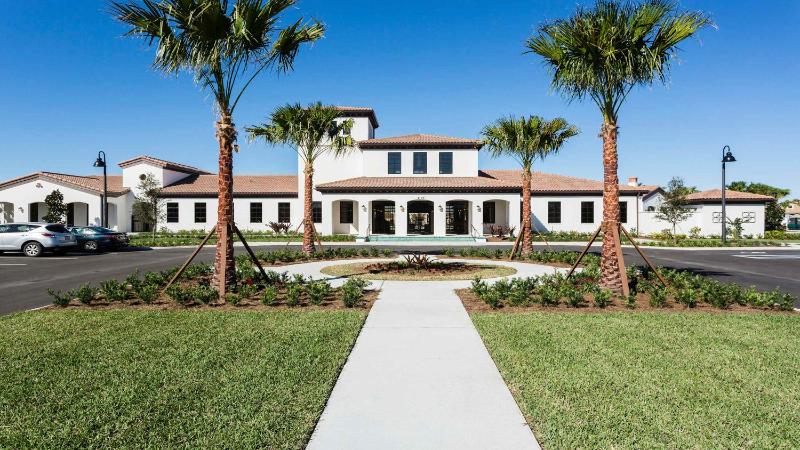2301LD WAW Family Stunning Lakeview Home with Frozen & Star Wars Decor - image 25