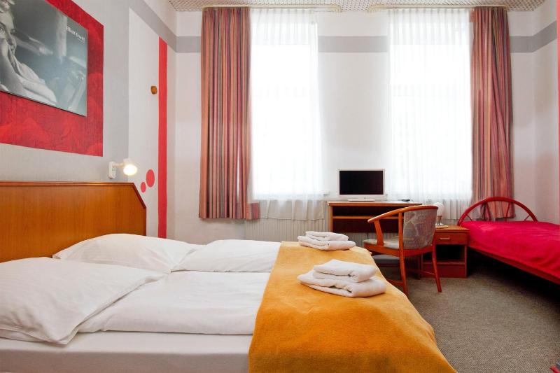 Standard Double Room image 1