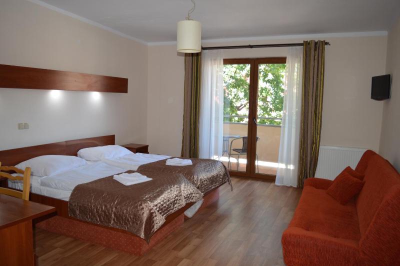 Quadruple Room with Bathroom image 1