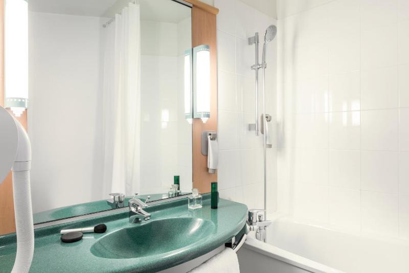 Standard Double Room image 2