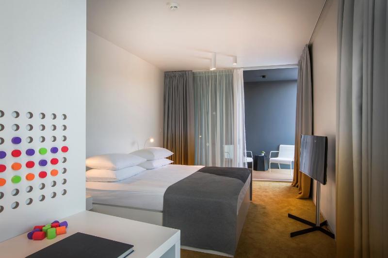 Classic Double or Twin Room image 3