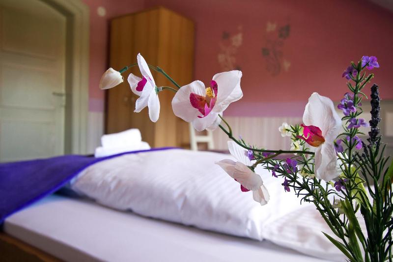 Economy Double Room image 1