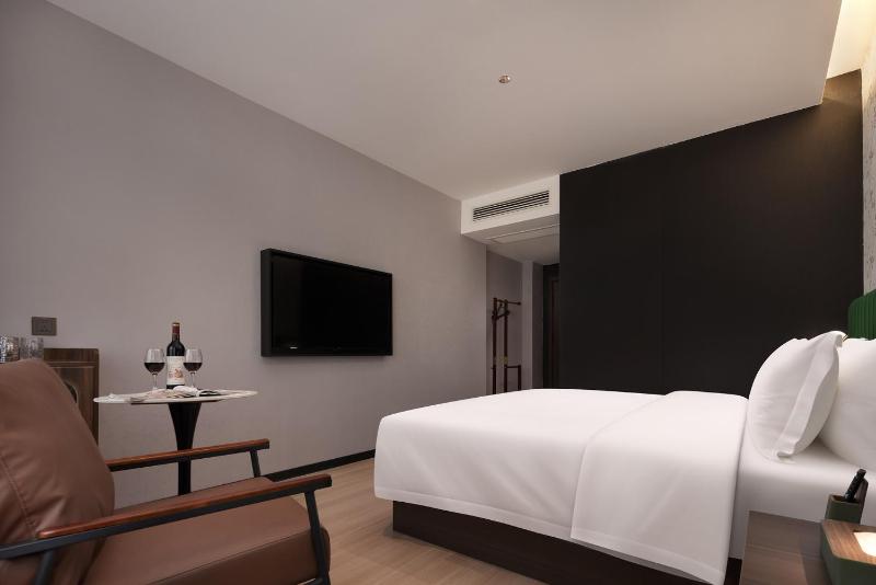 Phonenix Perches Holiday Inn - Wuyi Avenue-Adjacent Changsha Railway Station - image 11