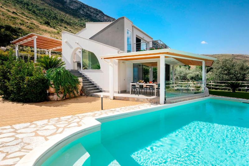 VILLA DEI SOSPIRI 4 Emma Villas - image 1