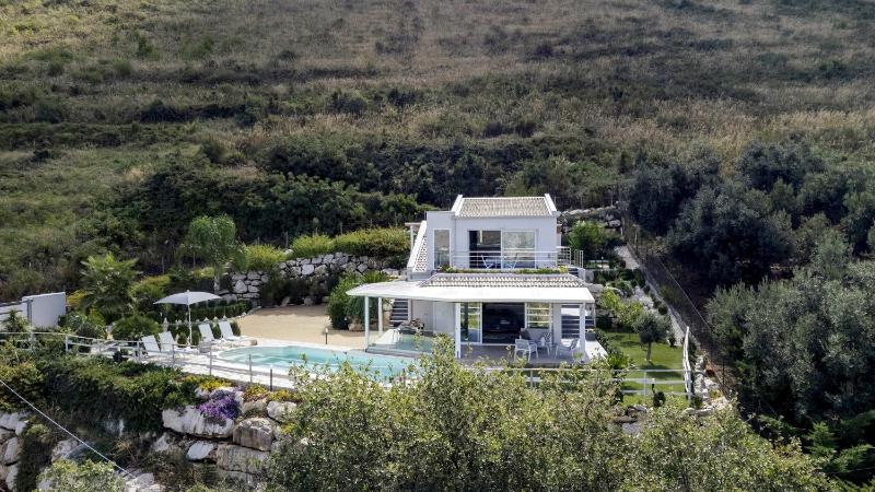 VILLA DEI SOSPIRI 4 Emma Villas - image 10