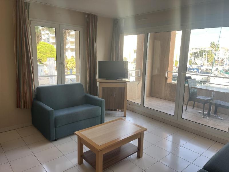 Cap Hermes 107 studio magnifique vue port 3 pers - image 8