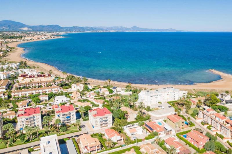 Villa Amanda Beach by Villa Plus - image 3