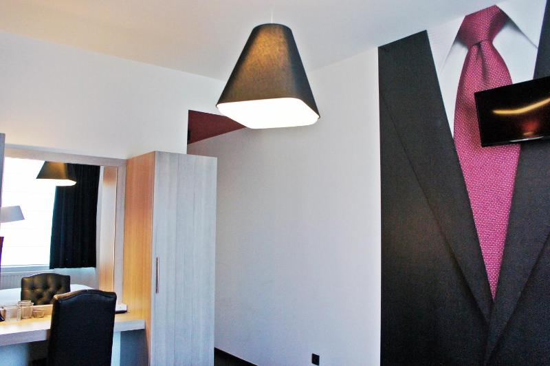 Double Room image 3