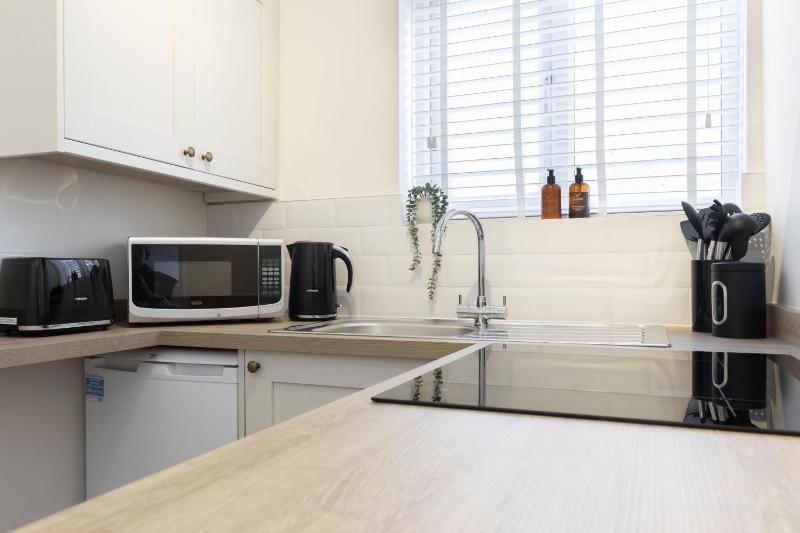 The Bath Road Hideaway - A First Floor One Bed Apartment - image 6