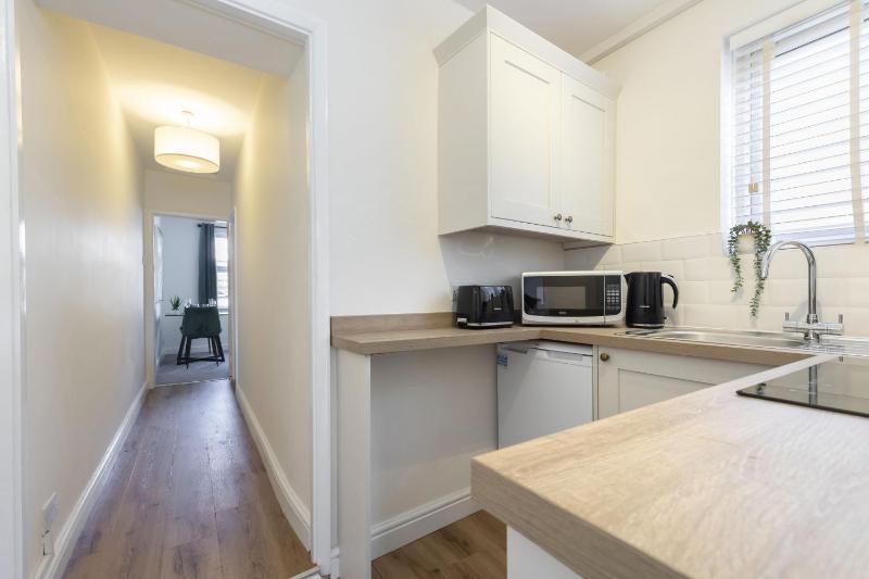 The Bath Road Hideaway - A First Floor One Bed Apartment - image 7