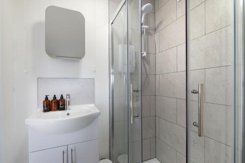 The Bath Road Hideaway - A First Floor One Bed Apartment - image 11