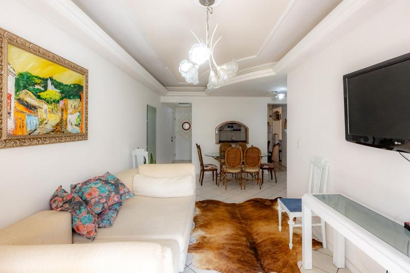 Apartamento com Varanda Churrasqueira e Vista Mar - image 1
