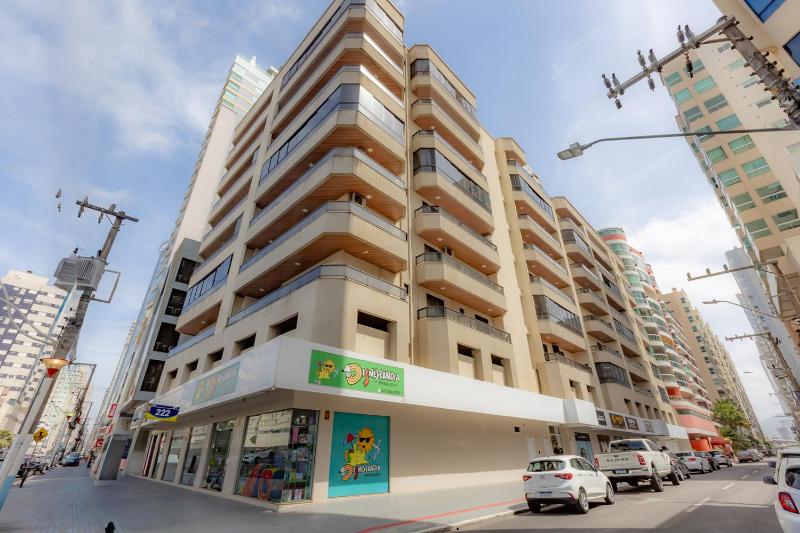 Apartamento com Varanda Churrasqueira e Vista Mar - image 28