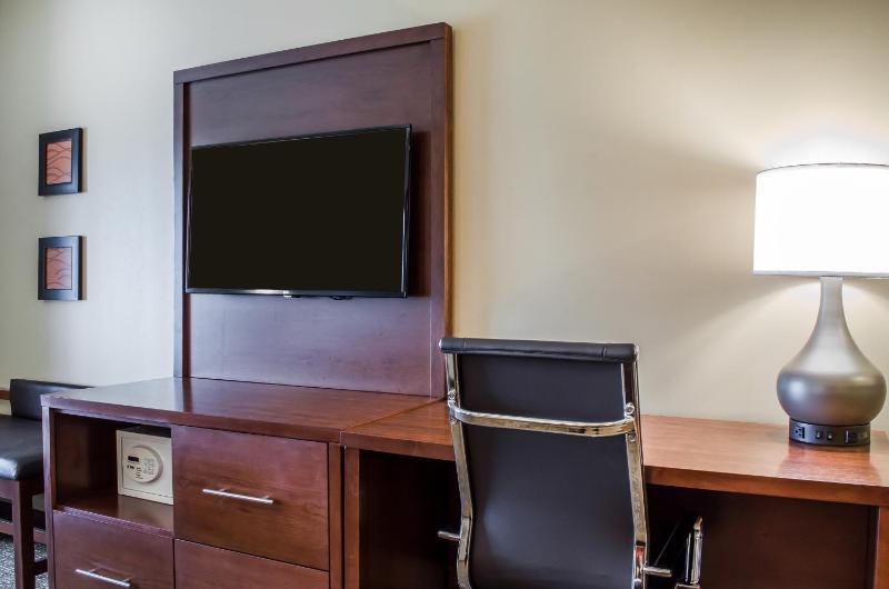 King Suite - Accessible/Non-Smoking image 3