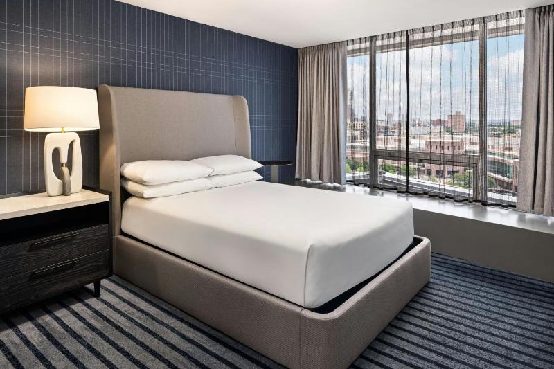 Sheraton Minneapolis Downtown Convention Center - image 40