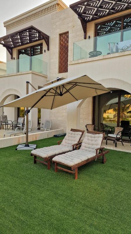 Hawana Salalah Poolside Apartment - image 1