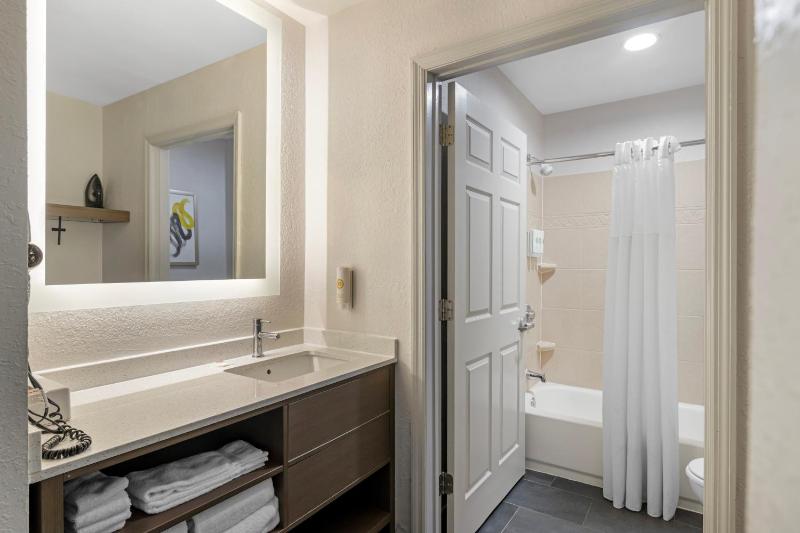 Comfort Inn & Suites Savannah Airport - image 6