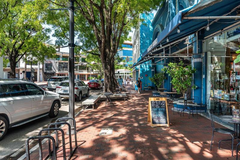 Contemporary King Studio in Coconut Grove includes Parking - image 8