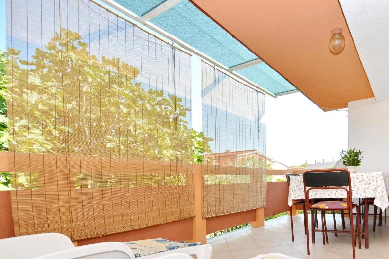 Apartments with parking space Vir - 10407 - image 7