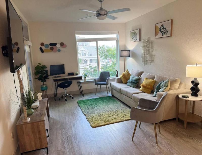 Riverwalk Luxury Condo Steps to DT Free Parking - image 1