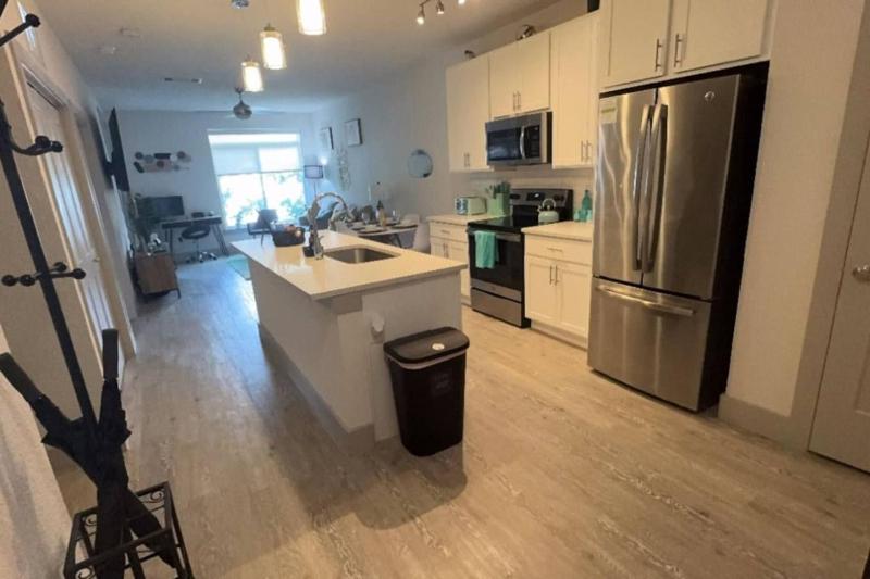 Riverwalk Luxury Condo Steps to DT Free Parking - image 23