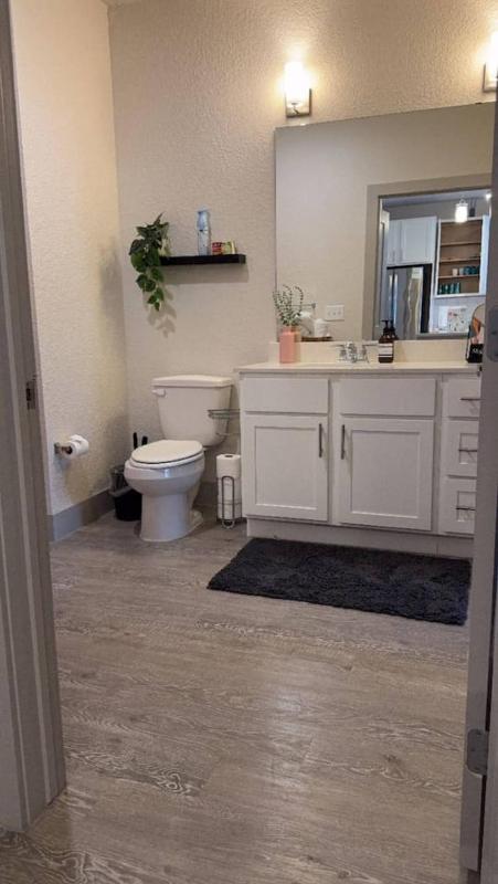 Riverwalk Luxury Condo Steps to DT Free Parking - image 16