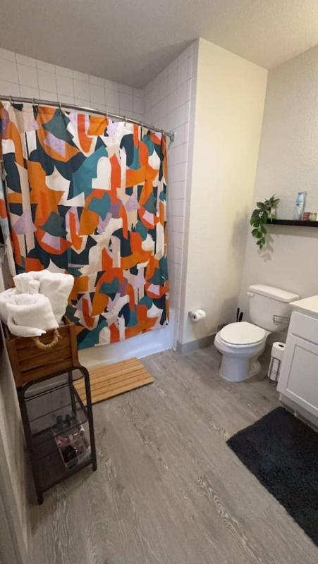 Riverwalk Luxury Condo Steps to DT Free Parking - image 11