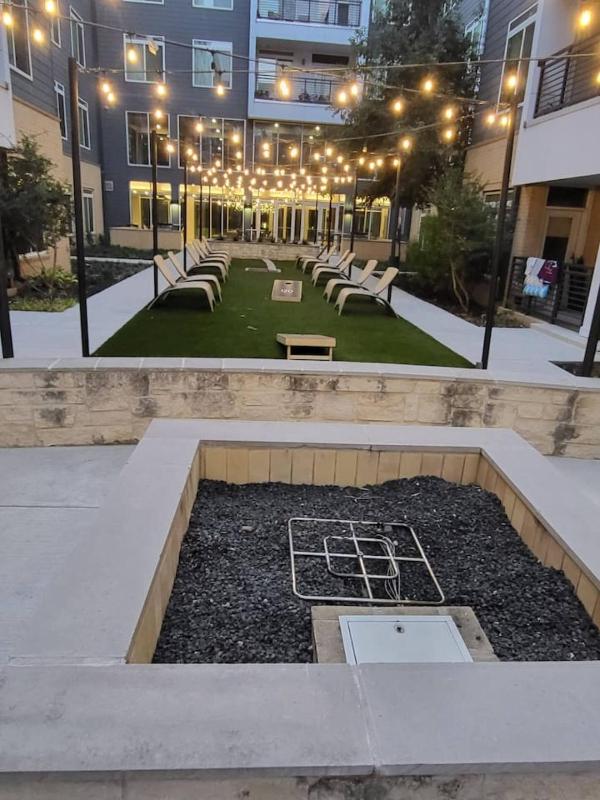 Riverwalk Luxury Condo Steps to DT Free Parking - image 7