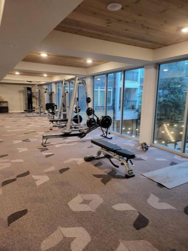 Riverwalk Luxury Condo Steps to DT Free Parking - image 39