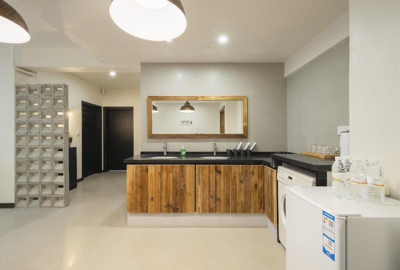 弥尘设计师民宿解放碑店-侘寂中古风之机麻房 - image 5