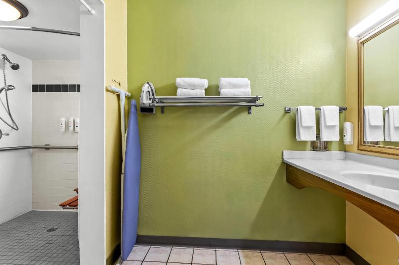 Quality Inn Tampa Airport - Cruise Port - image 21