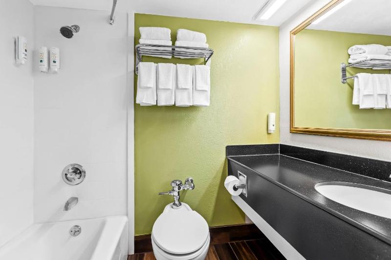 Quality Inn Tampa Airport - Cruise Port - image 34