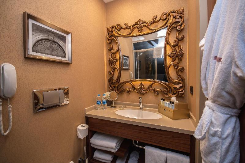 Deluxe Double Room with Terrace image 3