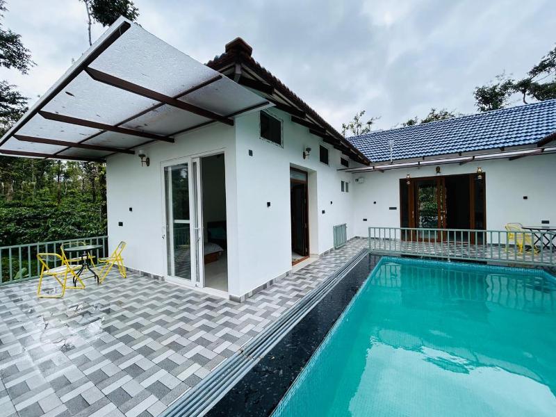 Serene Pool Villa-Coffee Estate StayMudigere - image 11