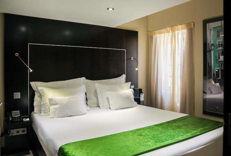 Mini Double Room with Interior View image 1