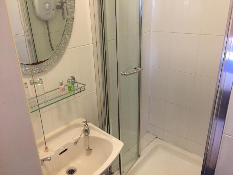 Double Room image 3